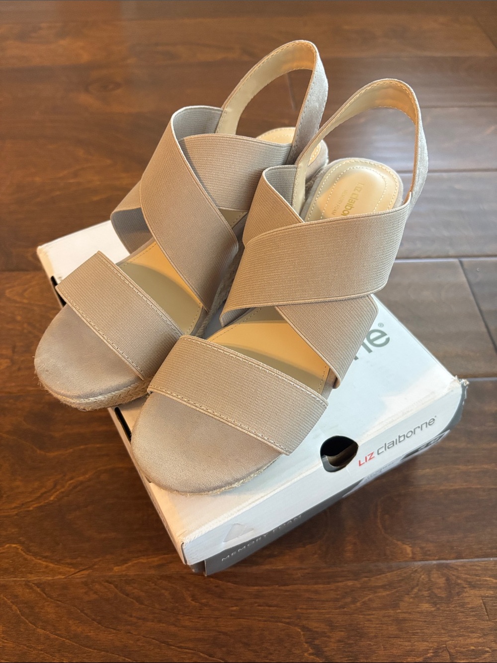Like New Liz Claiborne Hayley Wedges Size 8